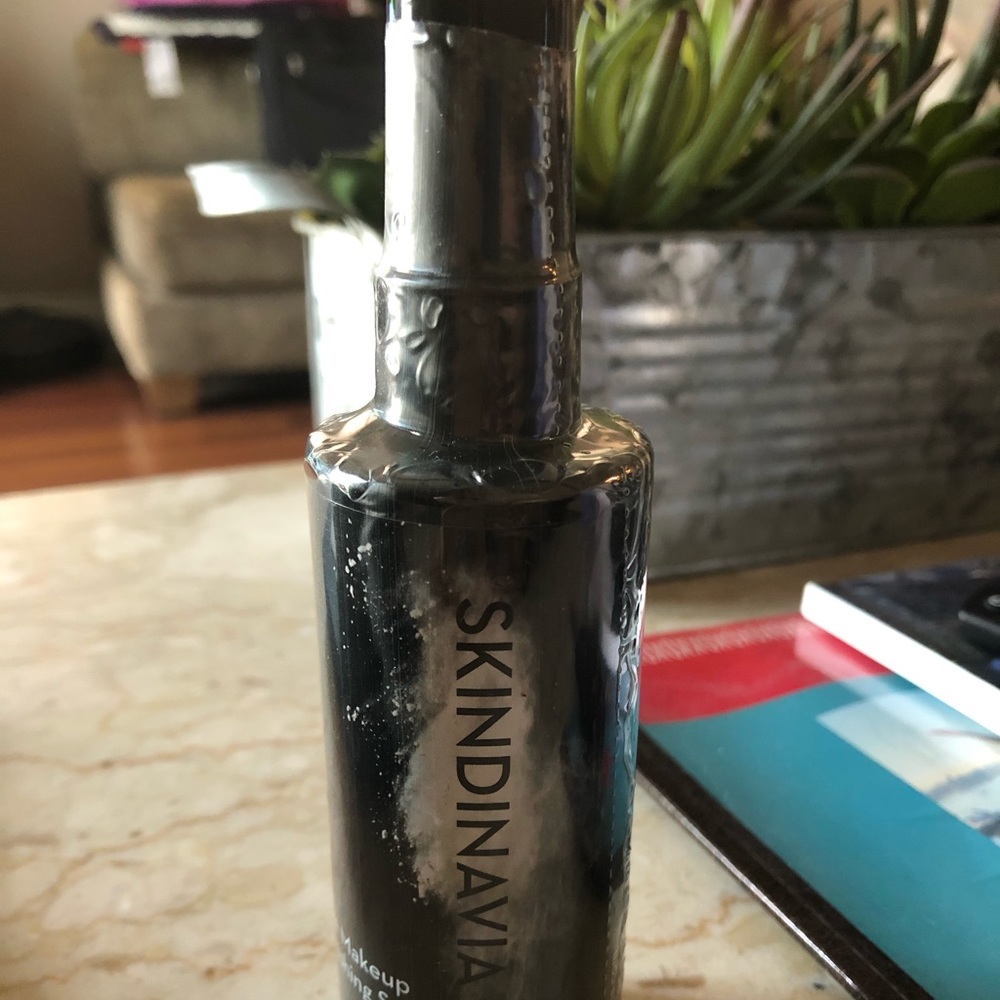 New and Sealed Skindiva makeup finishing spray